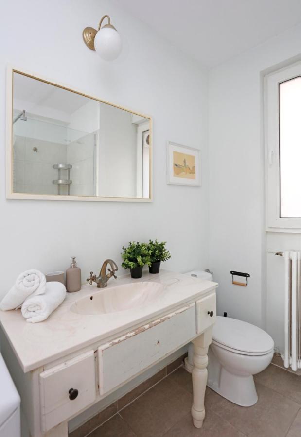 Classy 2 bedroom apartment in city center Boekarest Buitenkant foto
