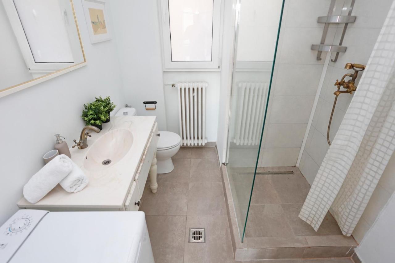 Classy 2 bedroom apartment in city center Boekarest Buitenkant foto