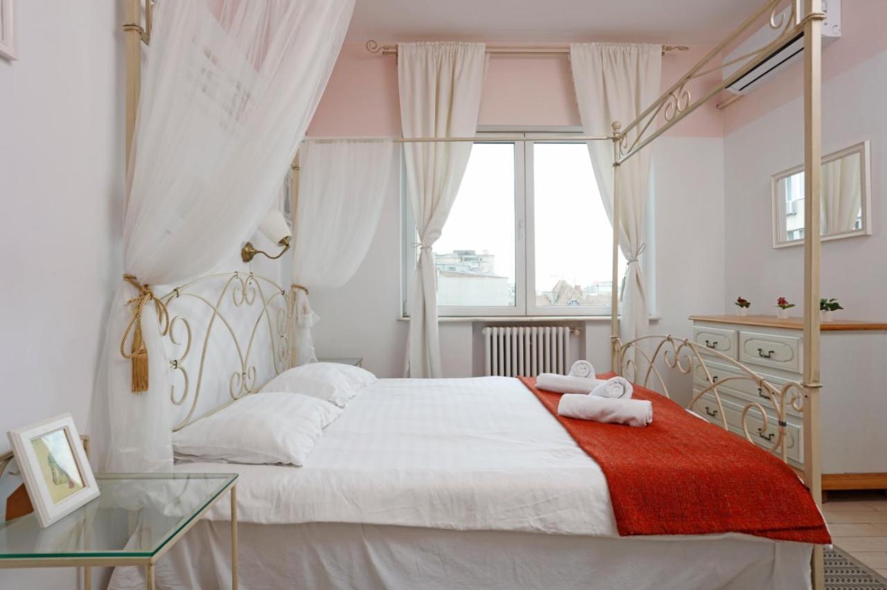 Classy 2 bedroom apartment in city center Boekarest Buitenkant foto